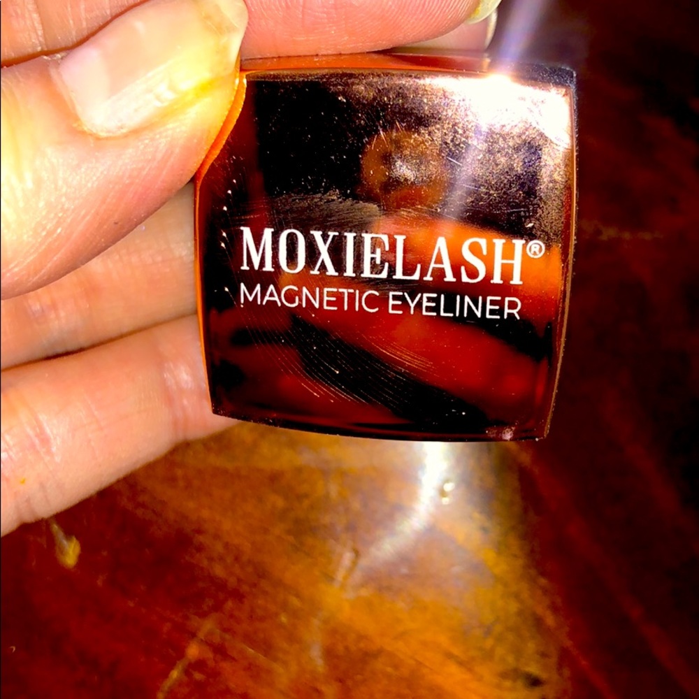 Moxielash liner